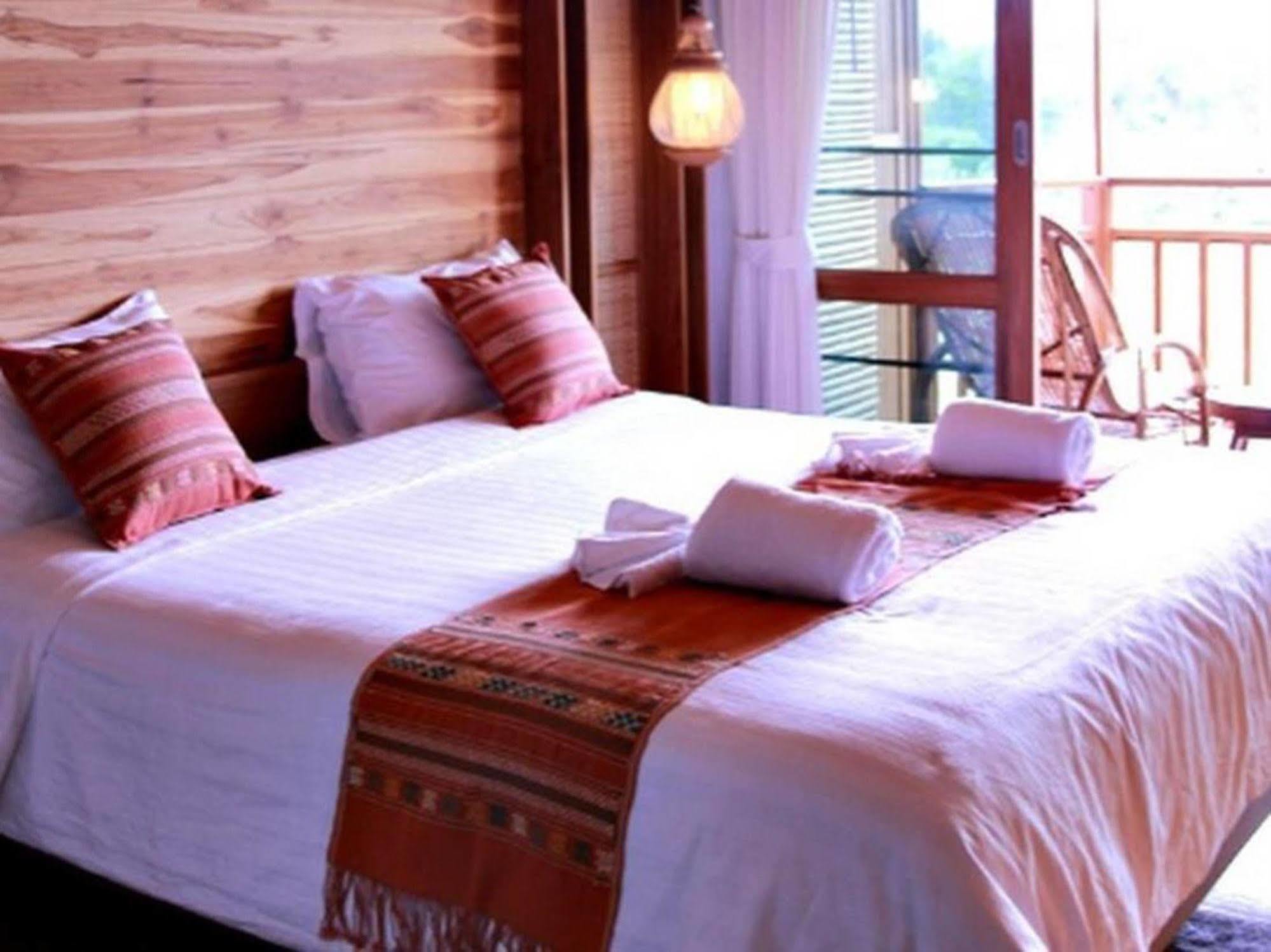 River Bank Resort Mae Sariang Exterior foto