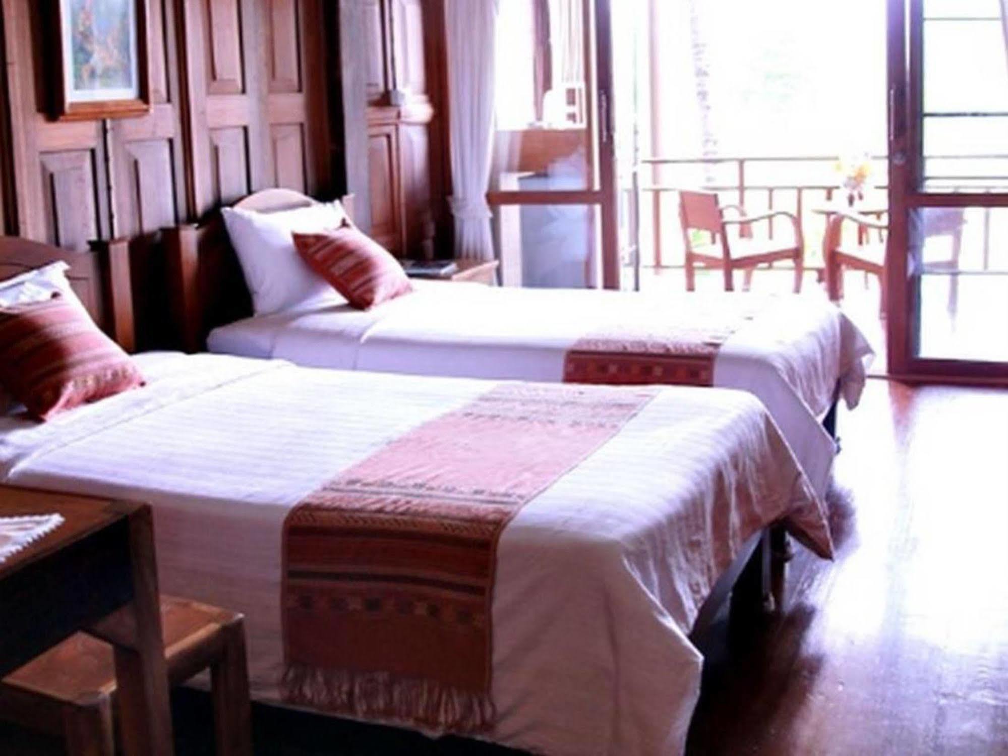 River Bank Resort Mae Sariang Exterior foto