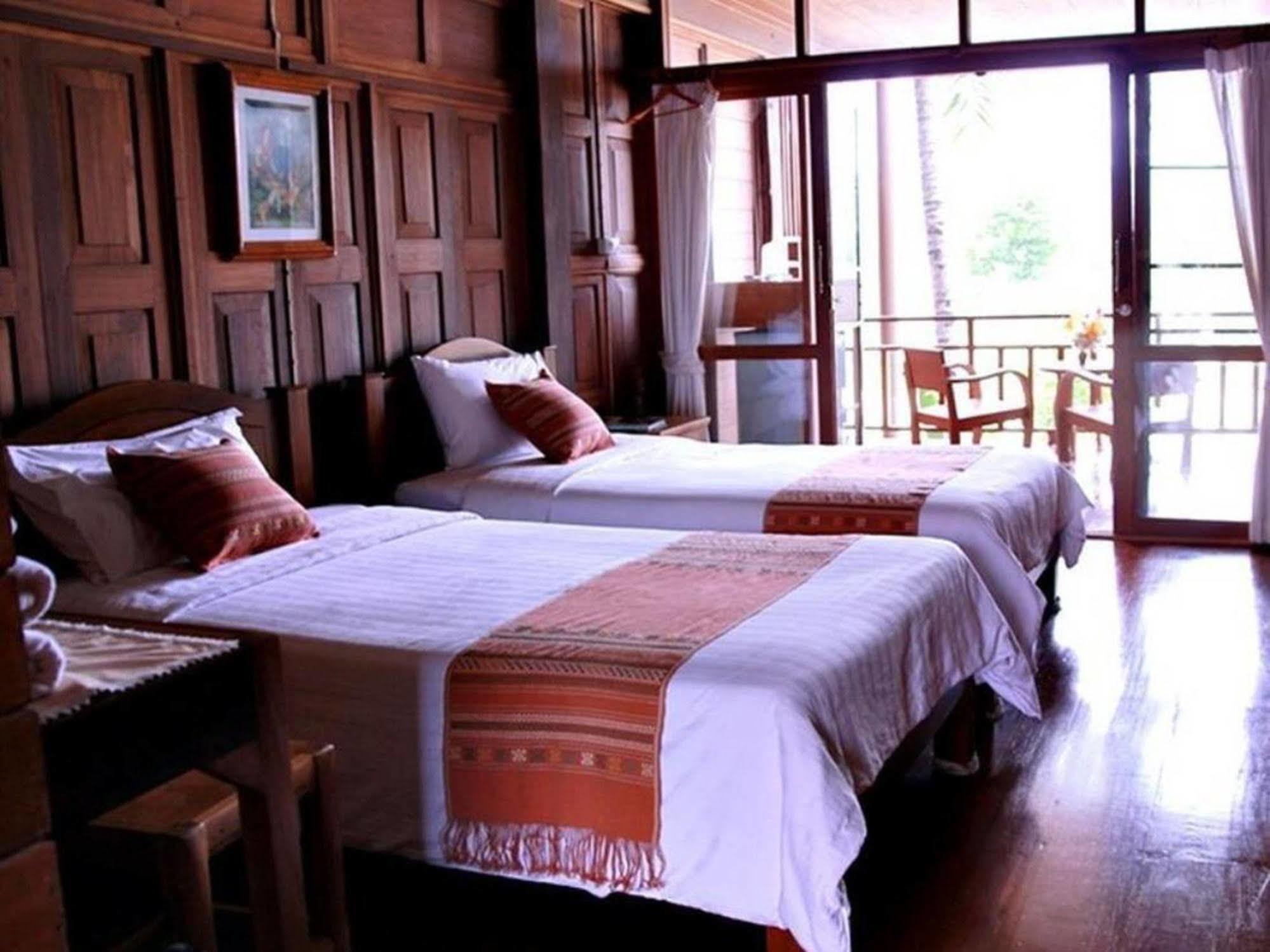 River Bank Resort Mae Sariang Exterior foto